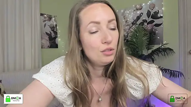 Queenymel webcam