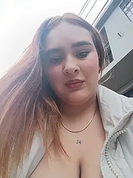 katty_42 (F teen) - Off bra in public