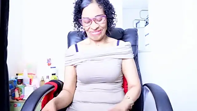 Aries_Mature webcam