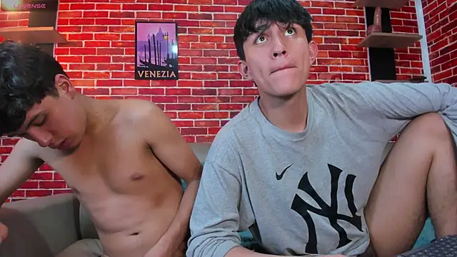 Hoot_boyss_ webcam