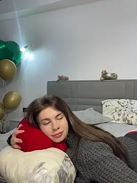 CurlyLara webcam