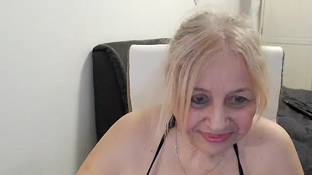 SusiLifeXXX webcam