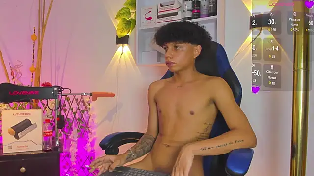 _taylor_black webcam