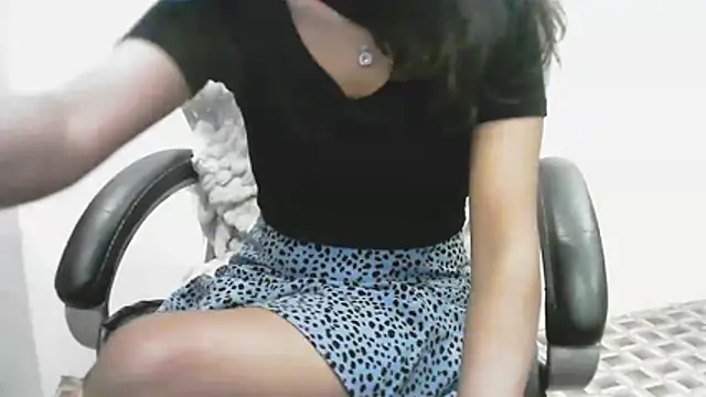 short_girl_ webcam