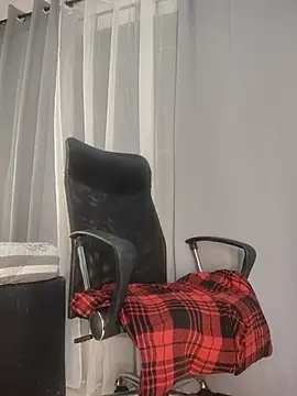 oliver_bigblack_cock (M young) - squeeze your nipples