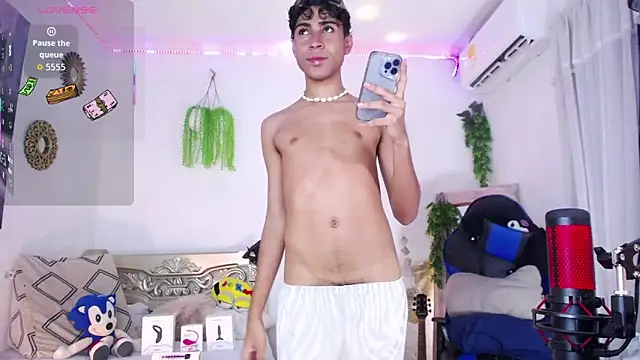 huge_armound webcam