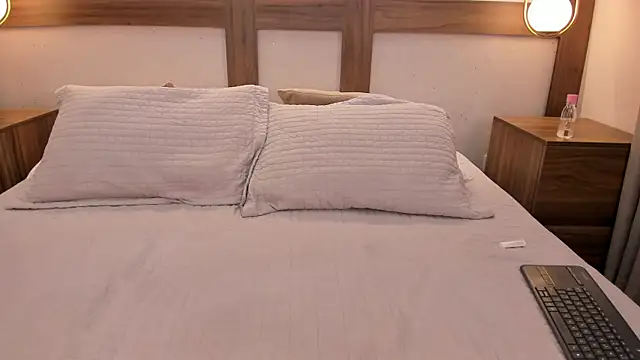 Emii_Lux webcam