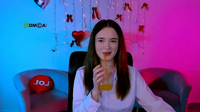 liana_kisses webcam