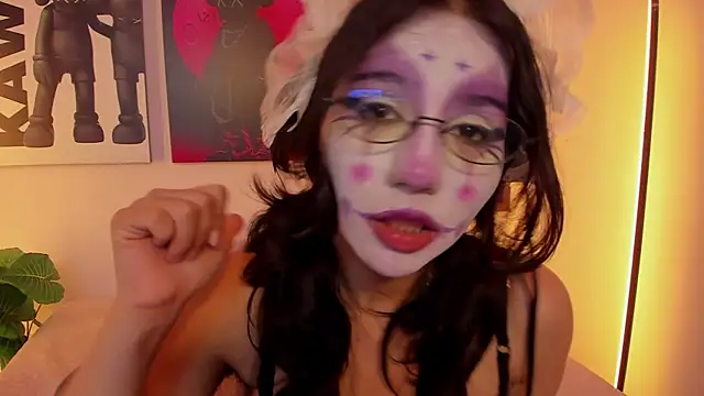 HollyPeach webcam