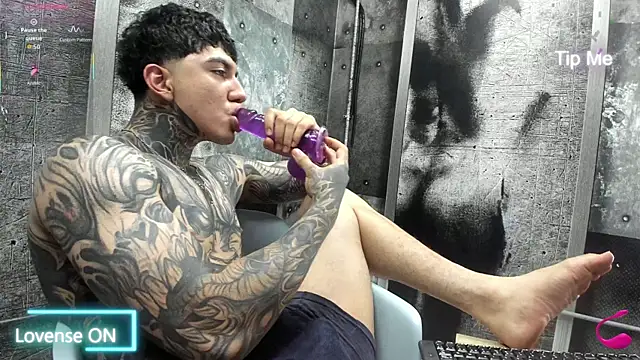 Gury_tattoo webcam
