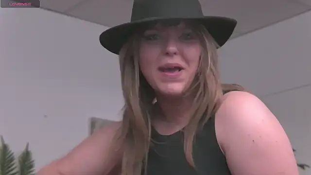 ZoeSkyee webcam
