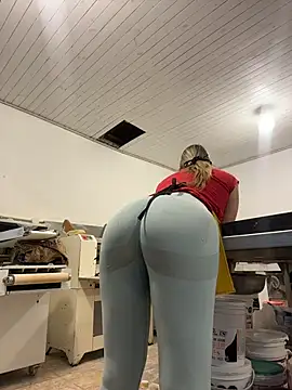 gatitacarlita (F milf) - Wet my leggins