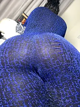 Hugemassivebootie live sex cam