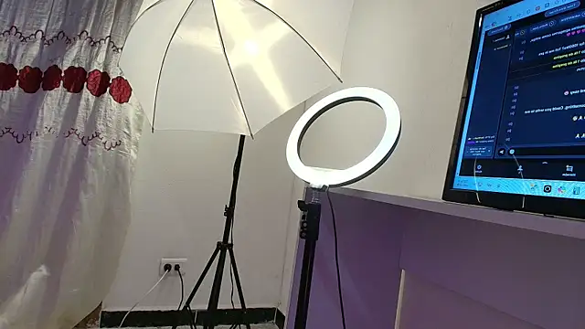 Nikki__uwu webcam