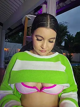 Pretty_Julieta webcam