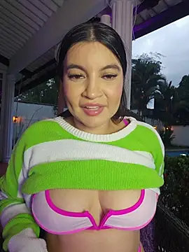 Pretty_Julieta webcam