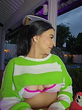 Pretty_Julieta webcam