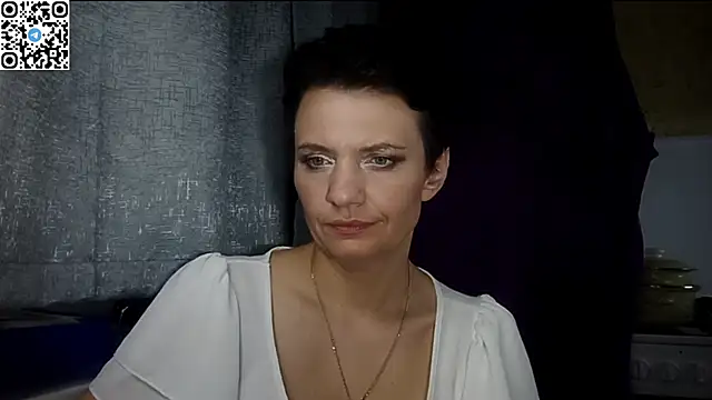 HotMamaQueen234 webcam