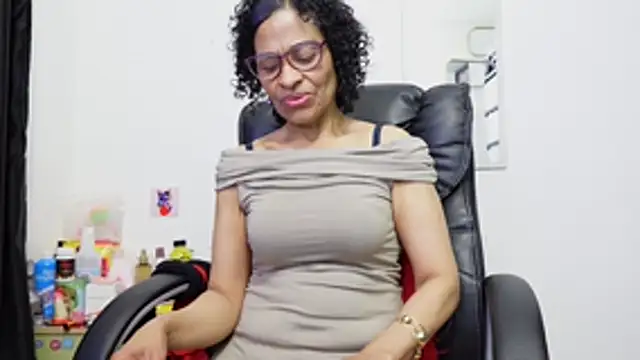 Aries_Mature webcam