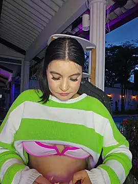 Pretty_Julieta webcam