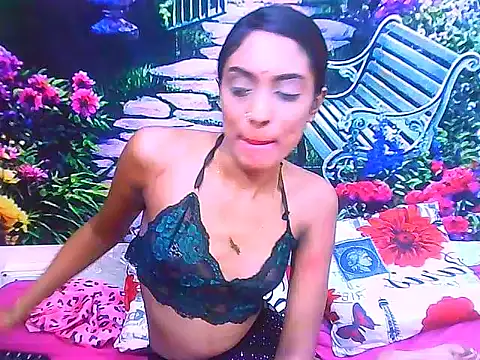 IndianPretty14u2Luv webcam