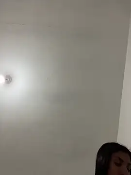 MaddyX__ webcam
