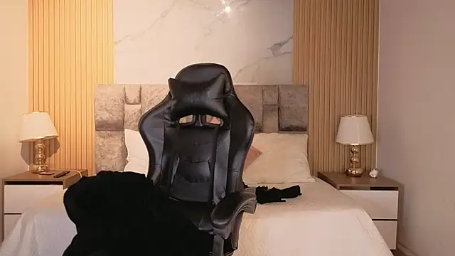 alkivamoon webcam