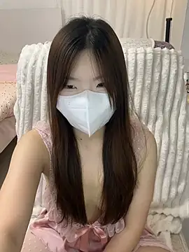 _xiaoxinxin_ (F young) - 坐脸视角