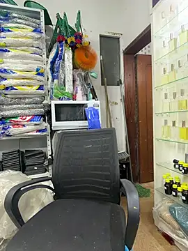 isabella__luna (F young) - Show your tits to a stranger in store