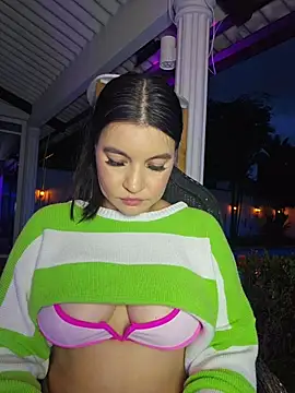 Pretty_Julieta webcam