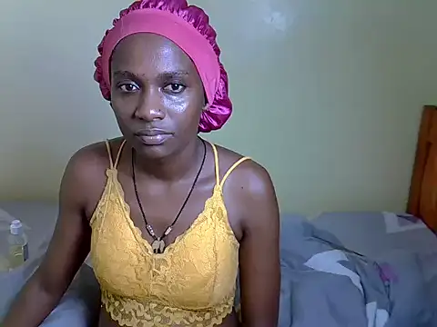 Pearl_petite webcam