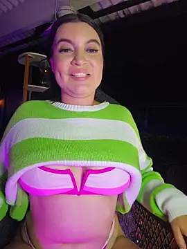 Pretty_Julieta webcam