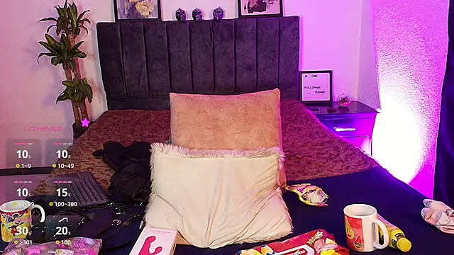 Mia_Collins_21