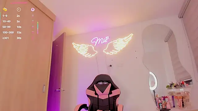 mia_yourmommy webcam