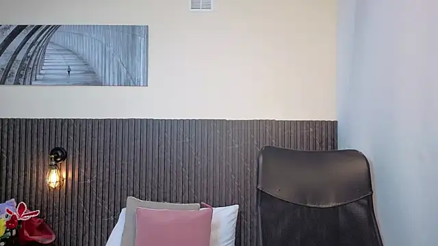 chanel_brunette webcam