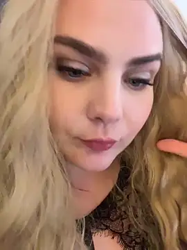 Blonde_Cougar webcam