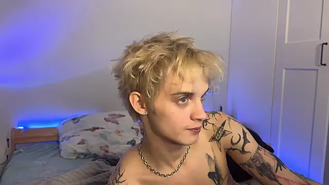 mia_side webcam