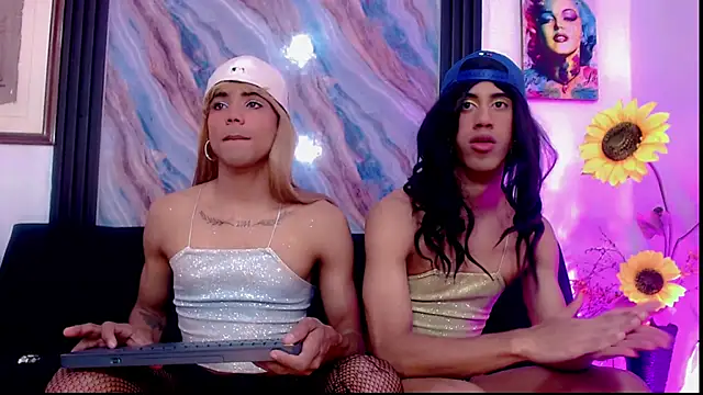 Elena_and_Julian webcam