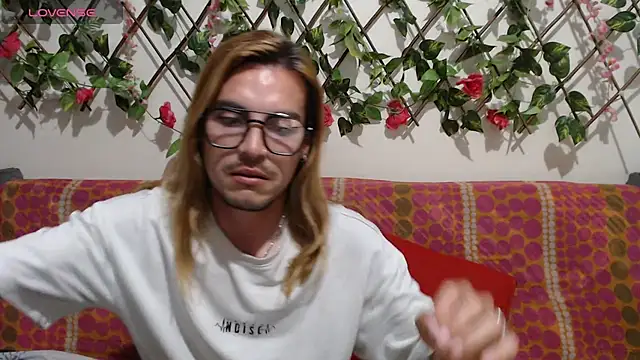 JackyEmma25 webcam