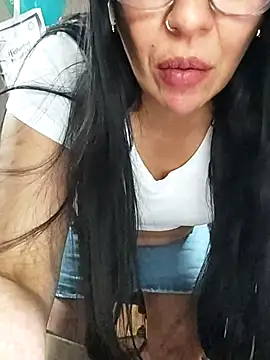 aisha_latina webcam