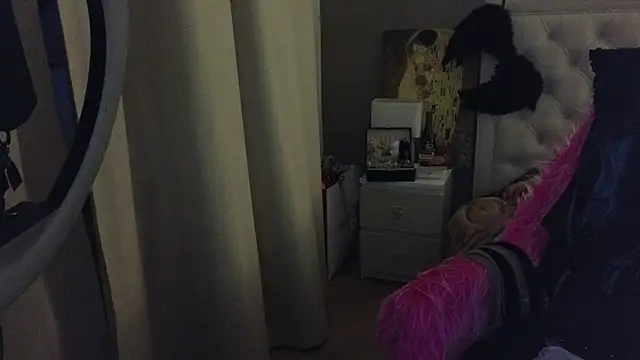 roxalanastar (F mature) - Naked strip dance