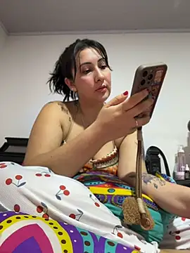 kittyobsession (F young) - fingers in my pussy under the table