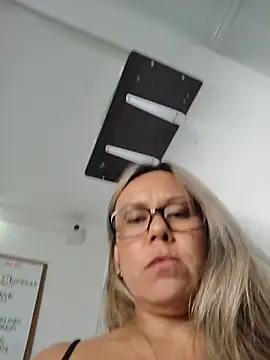 LilithBoneth webcam
