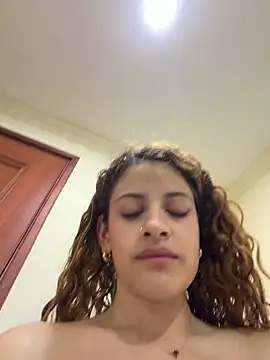 alana15 Live Webcam on Stripchat
