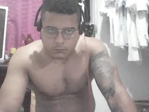SaucyAffair0 webcam