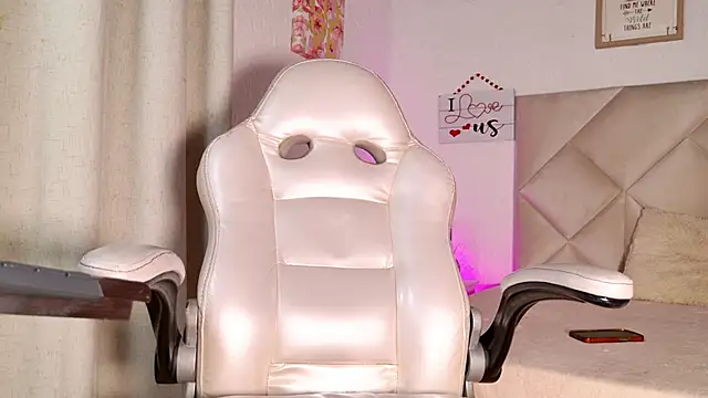 Petite_yisell webcam