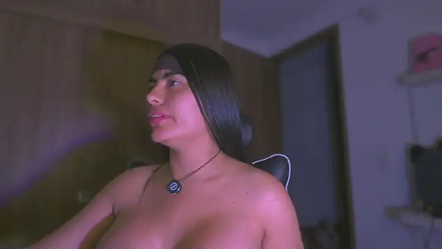 Layla_Nicols webcam