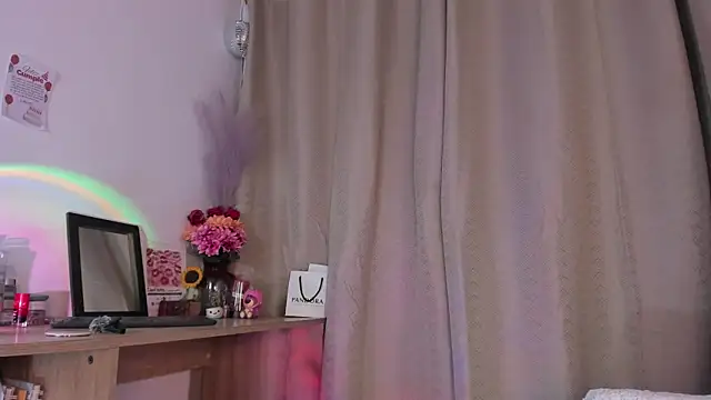 zoe_siren webcam