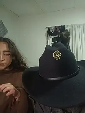 AlexxaAndRileyy webcam