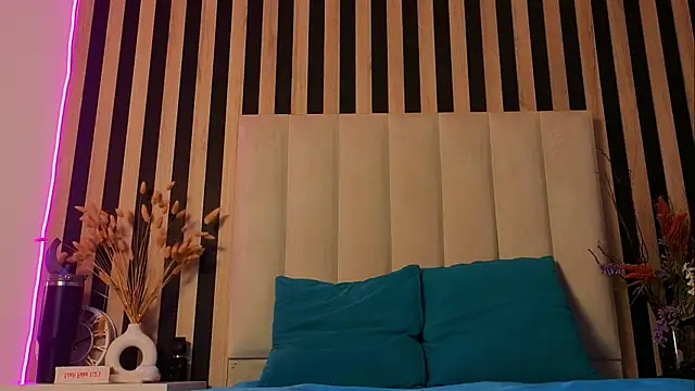 LeoTease webcam